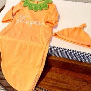 POTTERY BARN KIDS BABY PUMPKIN BUNTING 0-6 months